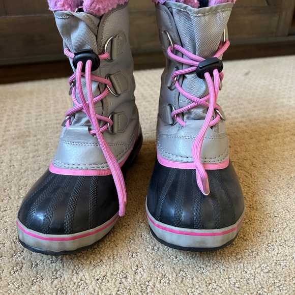 Girls Sorel Snow Boots size 3 - Picture 10 of 12